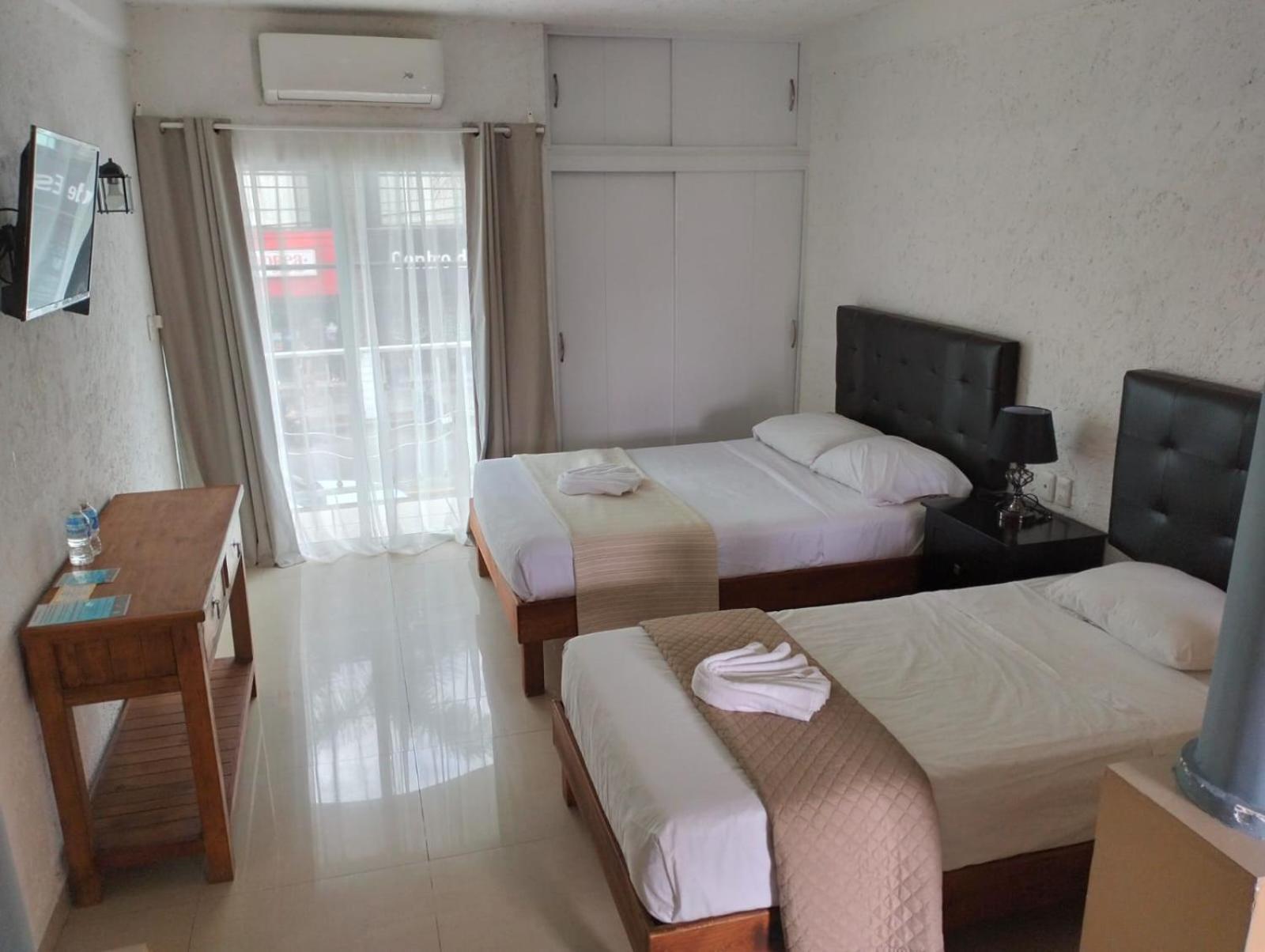 Dos Mundos, Isla Hotel