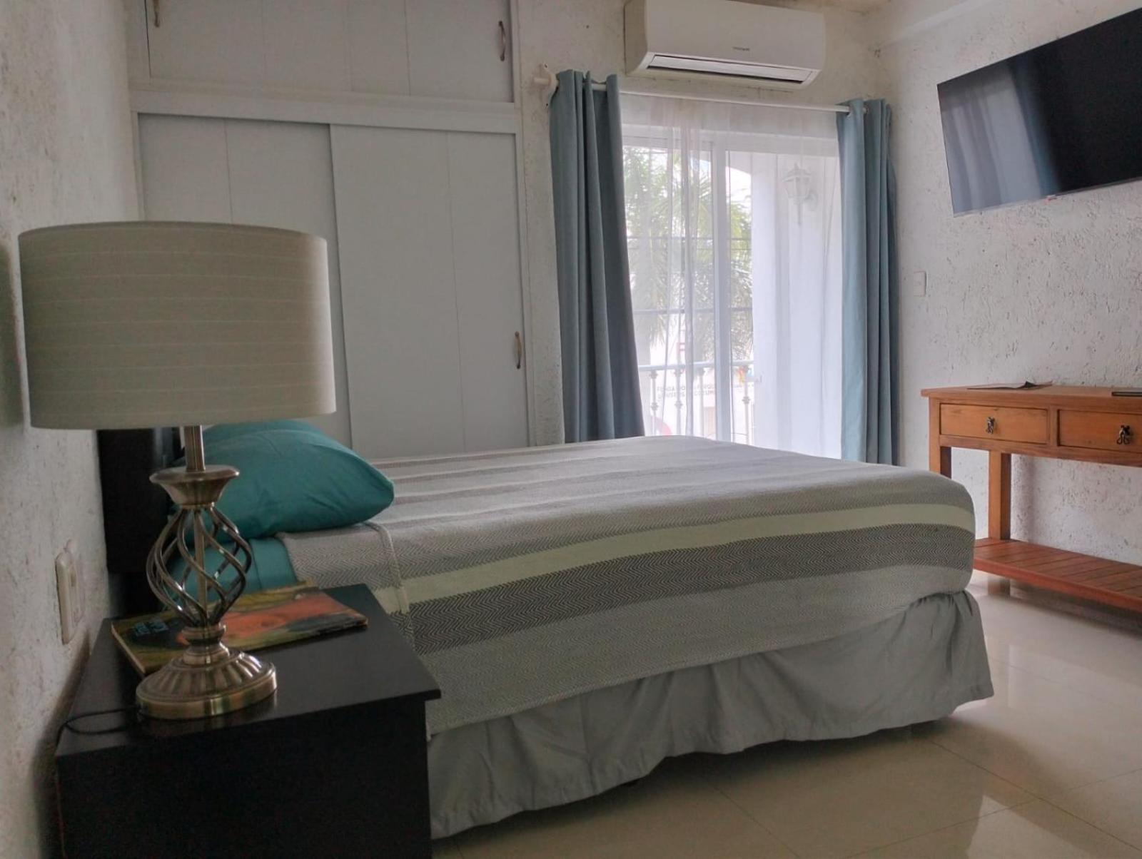 Hotel Dos Mundos, Isla