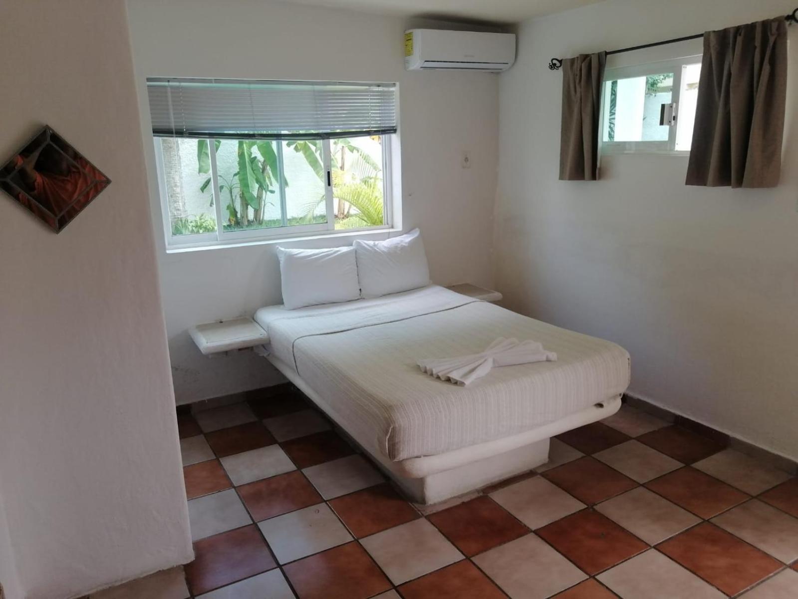 Dos Mundos, Isla Hotel