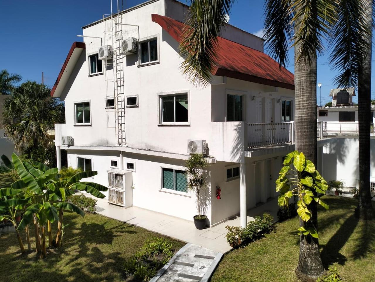 Hotel Dos Mundos, Isla