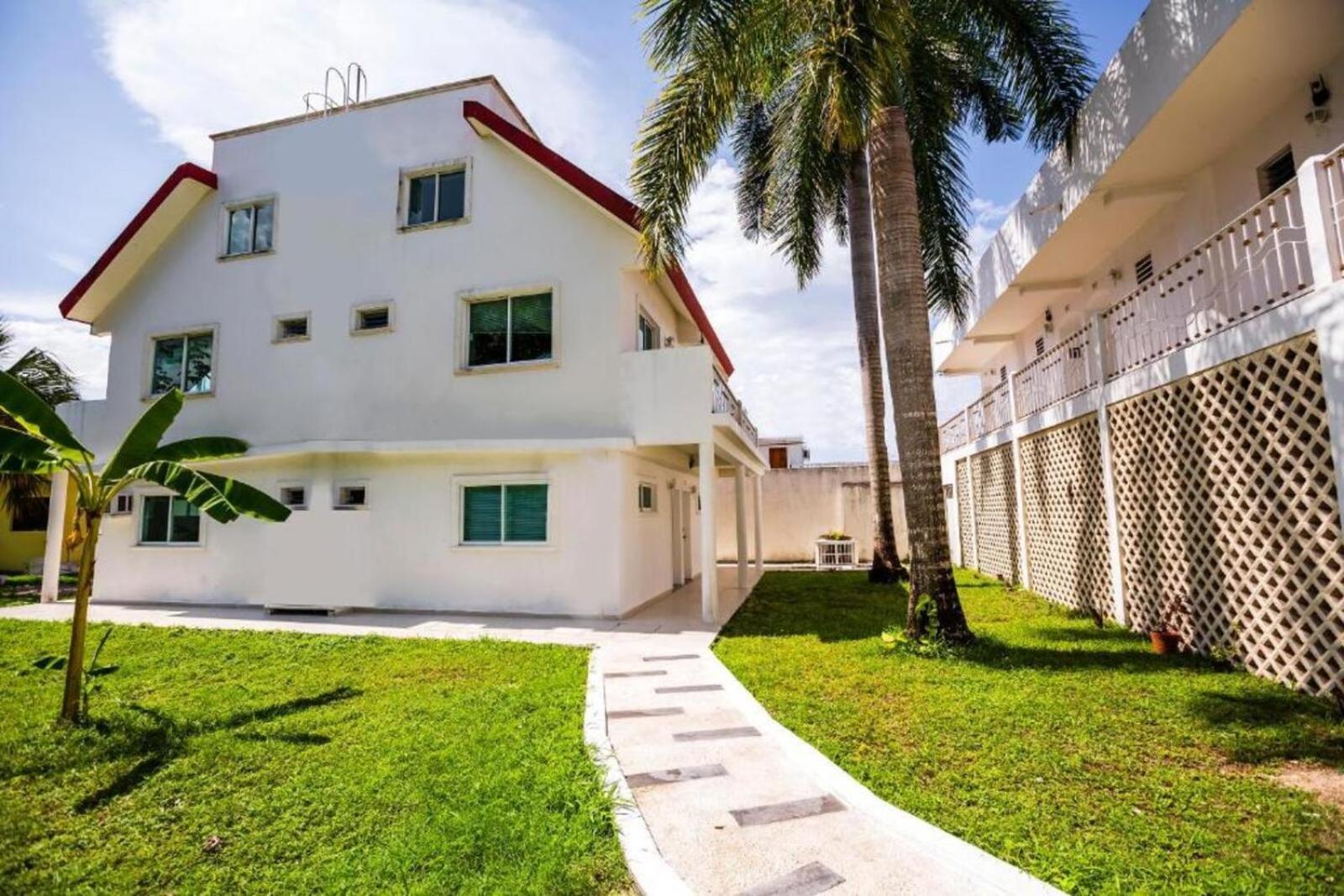 Dos Mundos, Isla Hotel